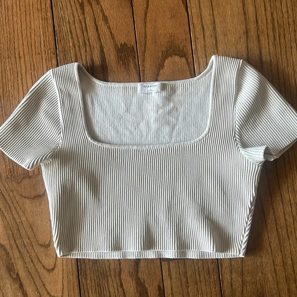 Aritzia Babaton Beige Ribbed Crop Short Sleeve Top size L - Picture 6 of 11